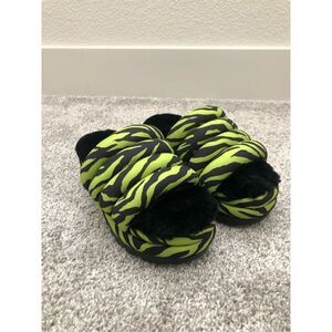 UGG Maxi Tiger Slides Women’s Size 5